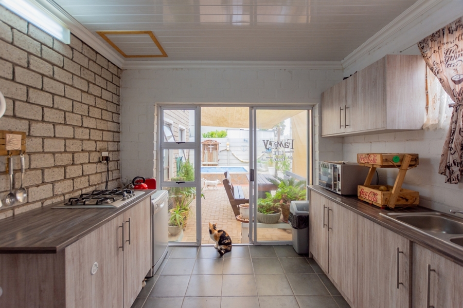 5 Bedroom Property for Sale in Britannia Bay Western Cape